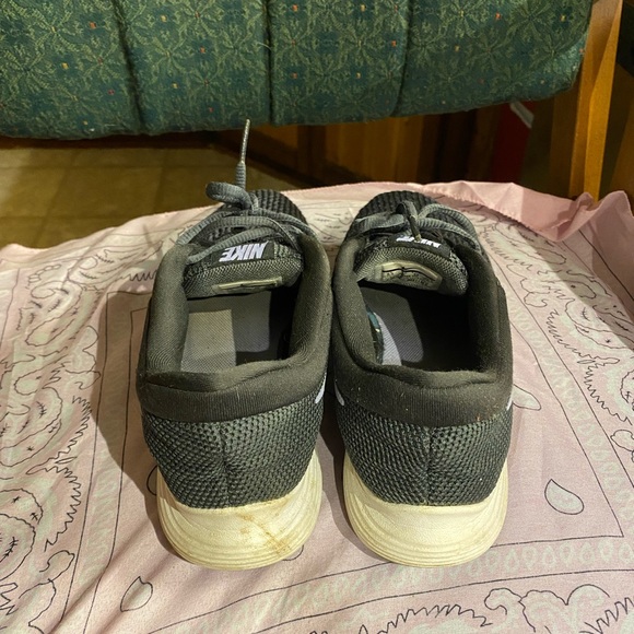 Women’s Nike Running Shoes - Picture 4 of 5